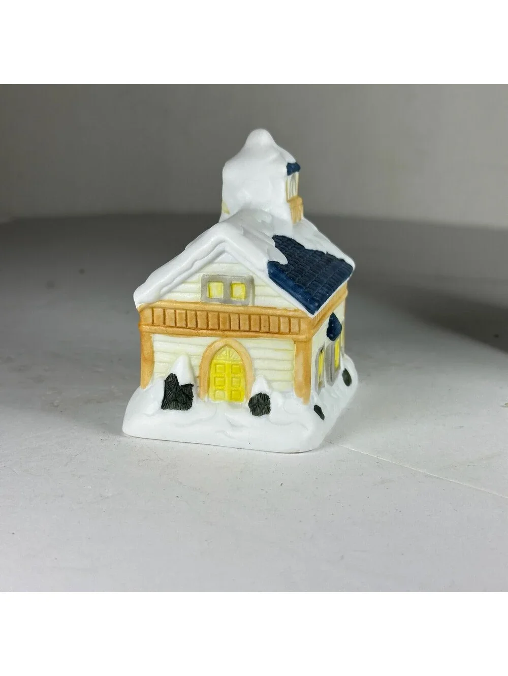 House of Lloyd Christmas Around the World Ye Little Church S-12